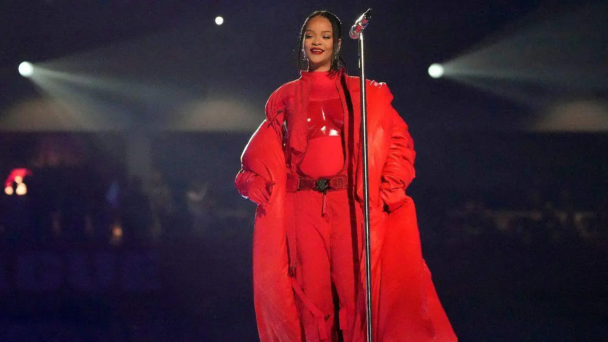 La reina ha vuelto Rihanna se roba los reflectores en show del Super Bowl